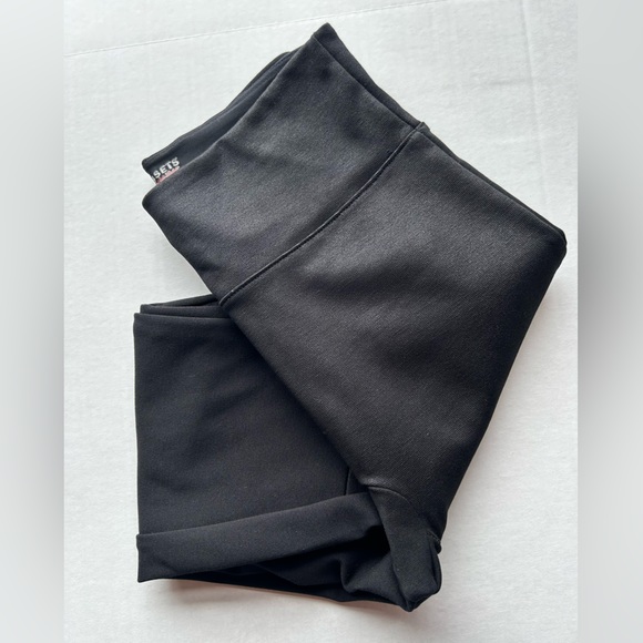 Spank Assets Red Hot Label black compression leggings in size Medium. H5 - Picture 12 of 12